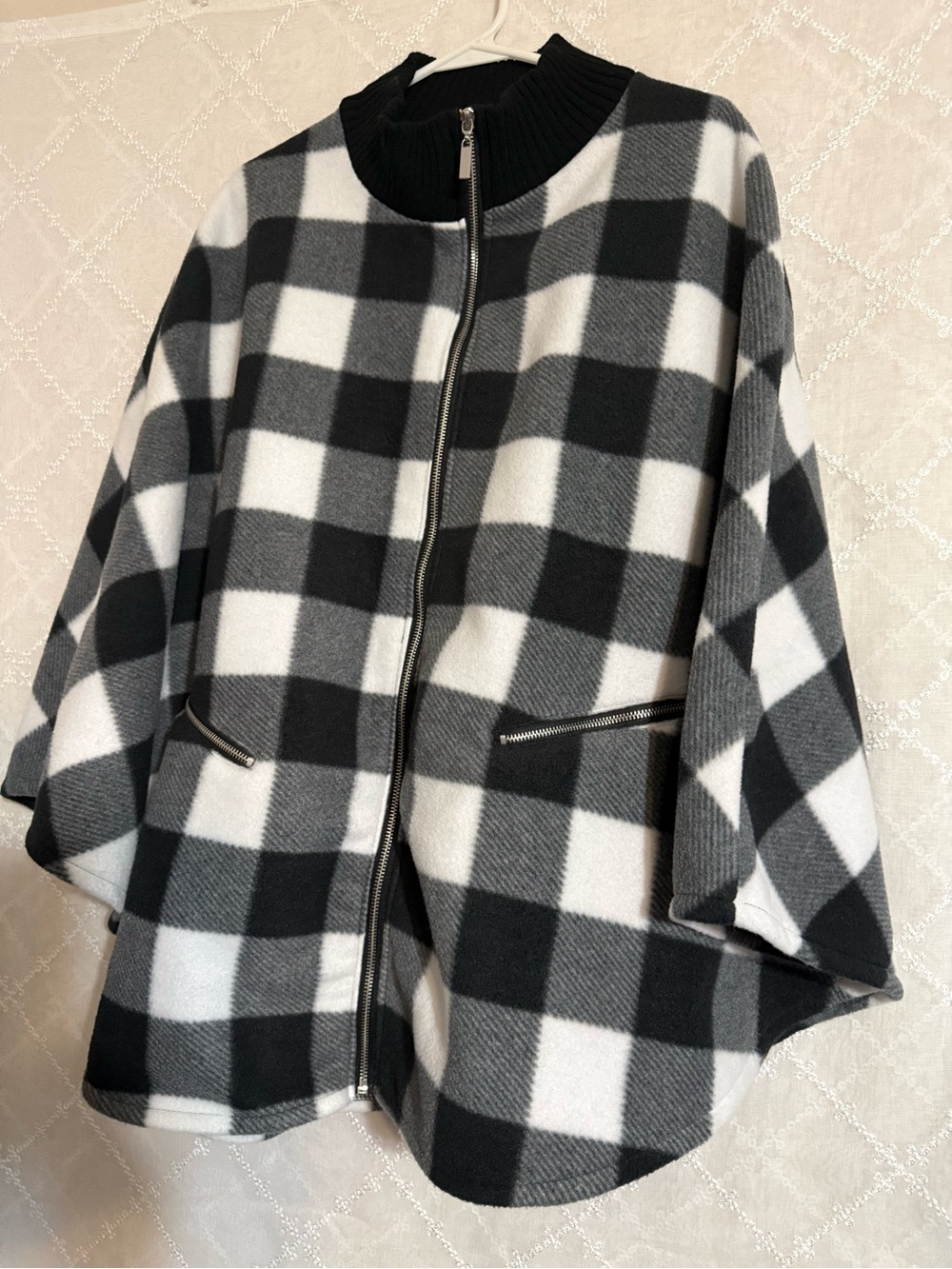 Moda Black and White Plaid Zip-Front Women's Cape - Picture 6 of 8